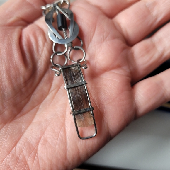 Silver tone bracelet with shells - Picture 6 of 7